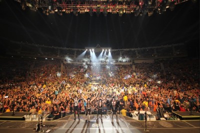 Jones Beach gets KISSED.