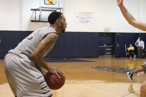 Lyles Battles Back From Injury; Team Sits At 2-4