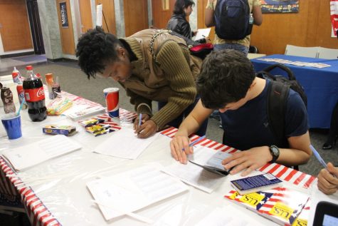Students Register To Vote Over Ice Cream Floats