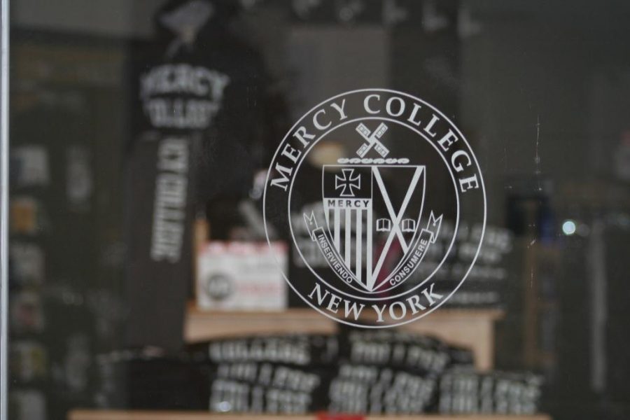 Students Welcome New Store to Mercy