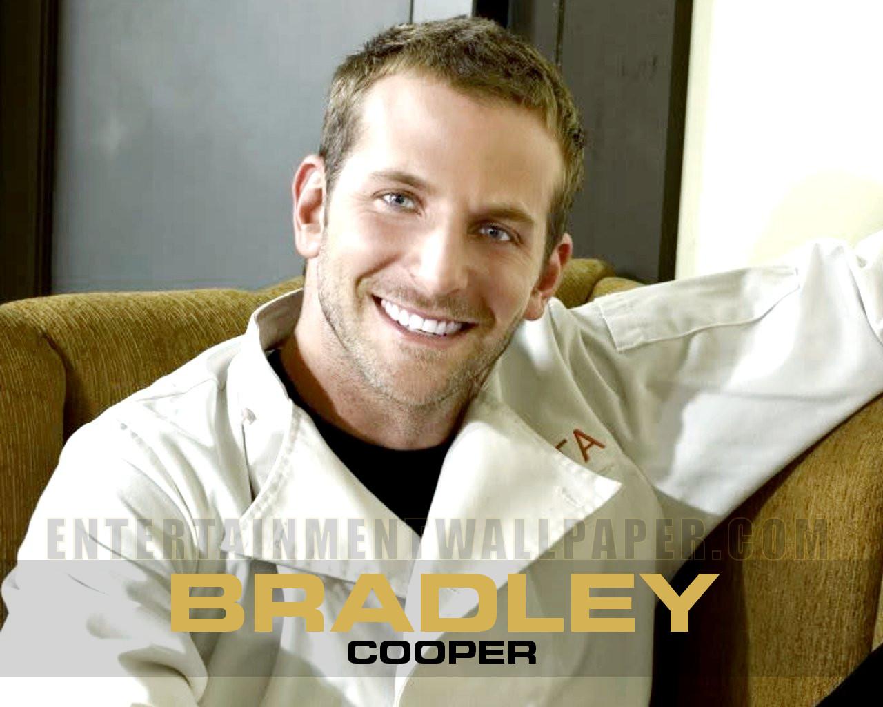 BRADLEY COOPER - SITTING ON COACH WALLPAPER