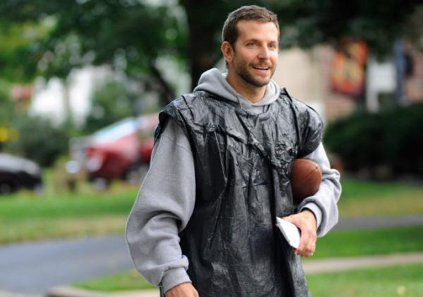 SCENE - PAT (BRADLEY COOPER) GOING ON HIS USUAL RUNS THAT GIVE HIM MOTIVATION.