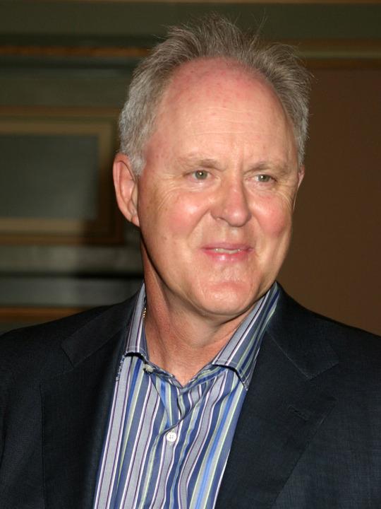 JOHN LITHGOW - PLAYS THE ABSENT FATHER OF LESILE MANN WHO ONLY CAME AROUND ONCE IN A BLUE MOON AND THEY WERE NOT CLOSE AT ALL. 