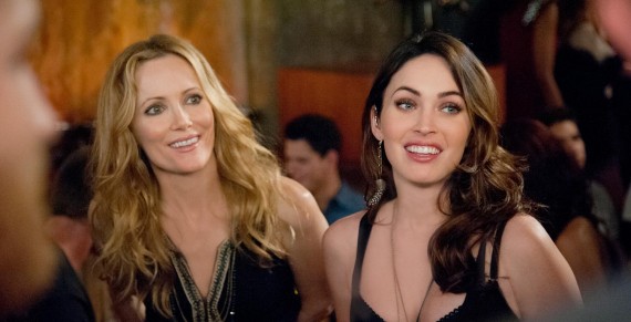 SCENE IN "THIS IS 40" - LESLIE MANN AND MEGAN FOX AT A BAR WHERE LESILE IS TRYING TO TELL MEGAN SOMETHING IMPORTANT BUT IT DOES NOT WORK OUT. 