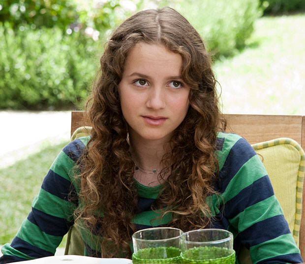 SCENE IN "THIS IS 40" - MAUDE APATOW (OLDER DAUGHTER)