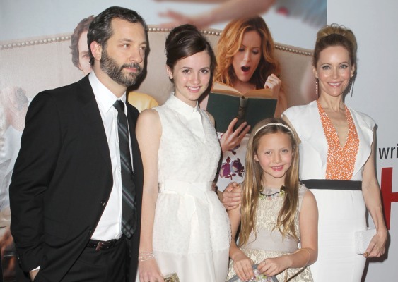 THIS IS 40 REAL FAMILY AND CAST -  (LEFT TO RIGHT IN ORDER) JUDD APATOW (REAL FATHER), MAUDE APATOW (OLDEST DAUGHTER), IRIS APATOW (YOUNGER DAUGHTER), LESLIE MANN (REAL MOTHER)