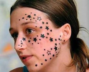 girl-56-stars-tattoed-on-face