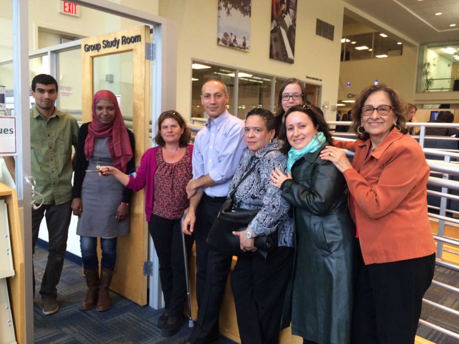 Cutting of the ribbon to the Global Issues Room