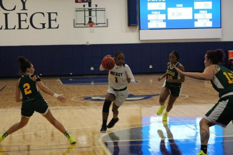 Women’s Basketball Victorious in Home Opener