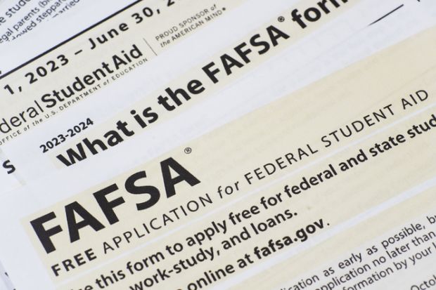 FAFSA+Fiasco%3A+Students+Left+in+Limbo+as+Form+Delay+Sparks+Anxiety