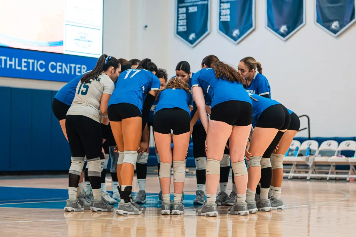 Volleyball Storm Coming From the Mavs